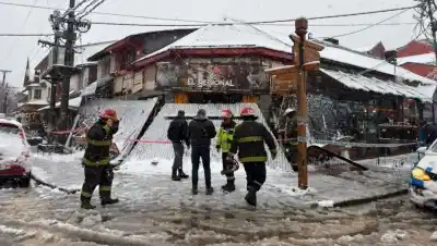 Seis personas atrapadas tras el derrumbe de un techo en un local gastronómico de San Martín de los Andes