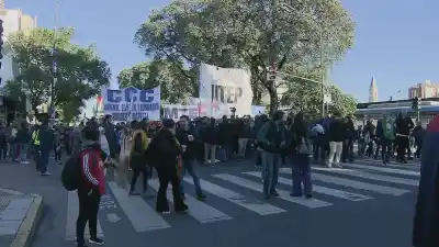 Con la CGT y las dos CTA: la marcha de San Cayetano que desafió a Milei