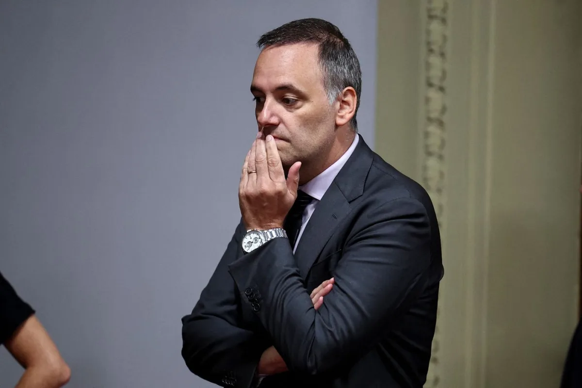 Manuel Adorni vende su departamento en La Plata mientras avanza la investigación en su contra por enriquecimiento ilícito