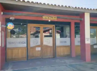 Tensión en Villa Santa Cruz del Lago: la intendente interina se resiste a dejar el cargo