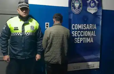 Un robo en pleno centro terminó con un sospechoso detenido y el auto recuperado en un puente
