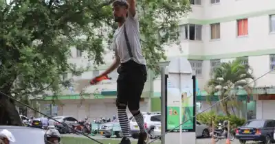 Un malabarista rosarino murió en Brasil y su familia enfrenta una carrera contra el tiempo