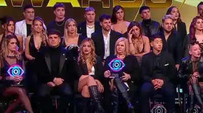 Alan Simone reveló su rutina de higiene y desató una tormenta en las redes: “Me acordé de que me tocaba ducha”