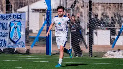 El gol que silenció las dudas: el “Pato” Cruz rompió el hielo en Rincón