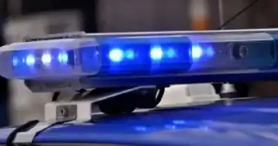 Un ladrón armado sorprendió a dos adolescentes en una escalera de Caleta Olivia y les robó sus celulares