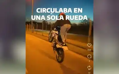 Subió videos haciendo acrobacias en moto y la Provincia lo inhabilitó hasta 2099