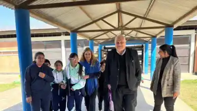 El almuerzo de Masso en un comedor escolar que alimenta a más de 360 chicos