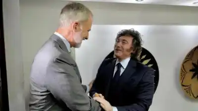 El inesperado encuentro de Milei con el rey de España en plena gira