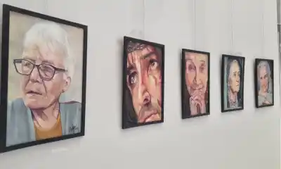 Retratos que hablan: la muestra de Claudia Bau que captura almas en cada mirada