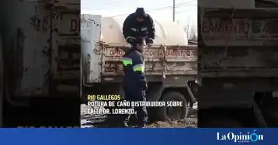 Inundación en Río Gallegos: la rotura de un caño que complicó el tránsito en la zona
