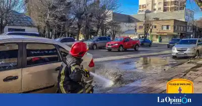 Derrame de gasoil en plena avenida: los bomberos tuvieron que actuar de urgencia