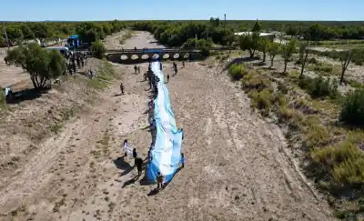 El gobernador pampeano contra las cuerdas: nuevo pronto despacho a la Corte por el río Atuel