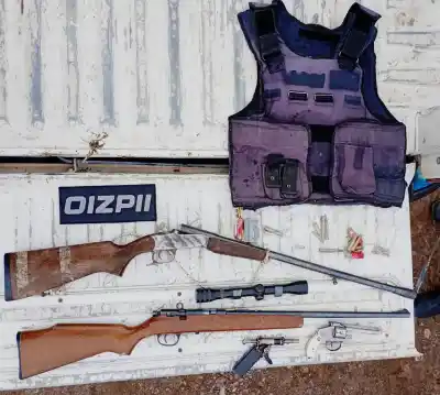 Allanamientos en Centenario: secuestran un arsenal y detienen a siete sospechosos