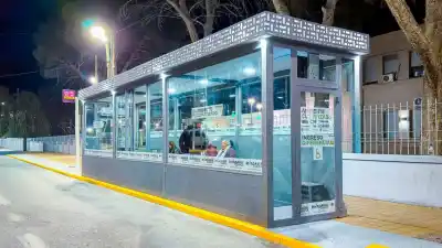 Rivadavia estrenó la quinta parada de colectivos climatizada: ¿dónde queda y qué tiene?