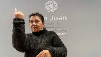 Señas que Unen: el concurso que desafía a los estudiantes de San Juan a interpretar el Himno en LSA