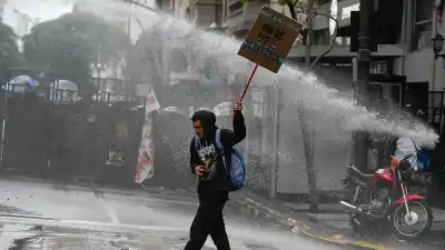 Escándalo en el Congreso: denuncian a autoridades y fuerzas de seguridad por represión con más de 1.500 heridos