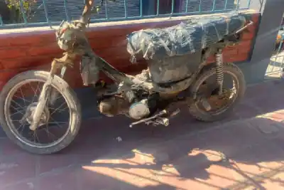 Hallaron una moto abandonada en Añatuya y la Policía descubrió un detalle inesperado