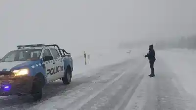 Nieve y viento blanco: cortan la Ruta 43 y dejan aislado al norte neuquino