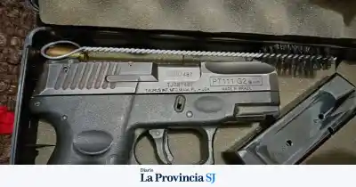 Allanamiento en Rawson: secuestran dos armas de fuego y buscan al acusado de amenazas