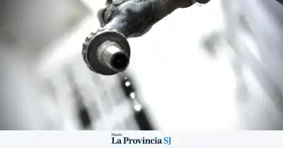 Corte de agua en Albardón: dos barrios sin suministro por obras en un caño matriz
