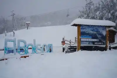 El Bolsón bajo nieve: la postal invernal que nadie quiere dejar de ver