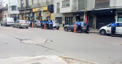 Guerra sin tregua: el taxi platense acorrala a las apps y exige al Concejo que actúe