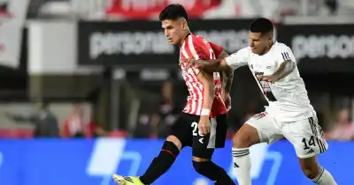 El Pincha sale al rescate: rotación y triunfo obligado en el Bajo Flores