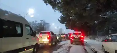 Nevadas y hielo en Bariloche: ¿qué rutas siguen habilitadas y cuáles son los riesgos?