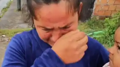 Un gesto que conmovió las redes: la historia detrás de las lágrimas de una vendedora callejera