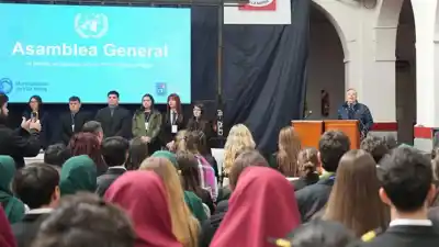 El mundo en sus manos: estudiantes de Villa María debaten como diplomáticos de la ONU