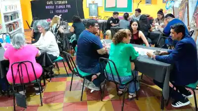 La Banda se llenó de poesía y arte: el encuentro cultural que puso a la mujer en el centro de la escena