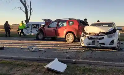 Un camión brasileño desató un choque en cadena en la ruta 5: hay heridos