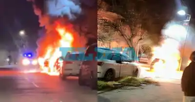 Prendieron fuego un auto en Tolosa y las cámaras captaron todo