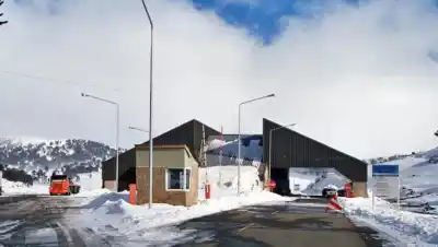 Rutas cortadas y Pino Hachado intransitable: el temporal de nieve complica el fin de semana en Neuquén y Río Negro