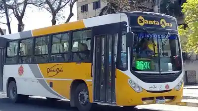 El drama de los estudiantes de Lozano y León: sin refuerzos, caminan 20 cuadras a oscuras