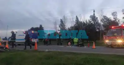 Siniestro en la Ruta 2: un motociclista terminó hospitalizado tras chocar contra otro vehículo