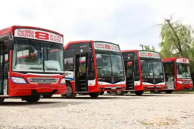 Intento de sabotaje en plena calle: el peligroso objeto que dejó fuera de servicio a dos colectivos