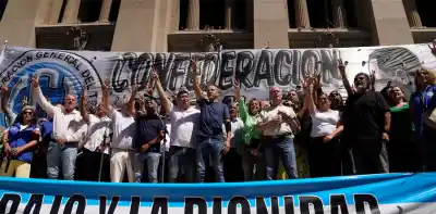 La CGT lanza su contraofensiva judicial: presentó un amparo para frenar la reforma laboral