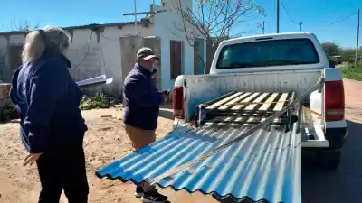 El viento se llevó el techo de una casa en Añatuya y la familia quedó a la intemperie