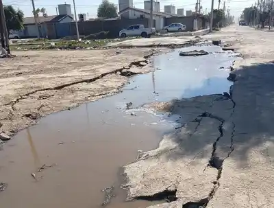 Aguas residuales y basura: el drama que viven a diario los vecinos de 540 Viviendas