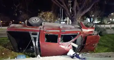 Volcó su camioneta en San Rafael y el alcoholímetro marcó cuatro veces lo permitido