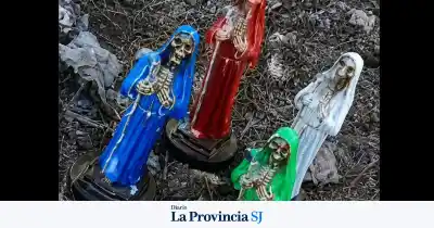 Misterio en Angaco: ¿quién abandonó estas imágenes de San La Muerte?