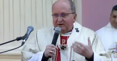 El duro reproche del cura Cargnello que dejó helados a todos: 'Tenemos la ciudad sucia'