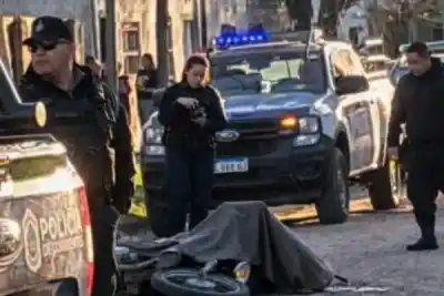 Misterio en el barrio Juan XXIII: un hombre murió tras un violento ataque en plena calle