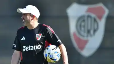 El gesto de Coudet con Francescoli que desató las risas en su primer día en River