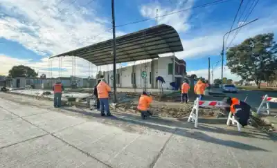 Reconstruyen una vereda en Rawson y el detalle que dejó conforme a los vecinos