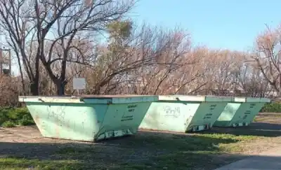 ¿Se quedan más tiempo? Los volquetes de Rawson que no se van del barrio Hunt