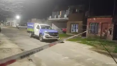 Mataron a puñaladas a una madre de tres hijos y sus pequeños intentaron defenderla