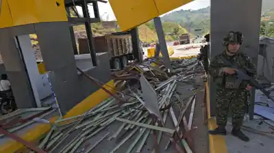 Explotó un peaje en Colombia: el primer desafío a la "mano dura" de Abelardo de la Espriella