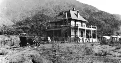 El Château San Miguel ardió en llamas: la "casa embrujada" de San Lorenzo quedó reducida a cenizas